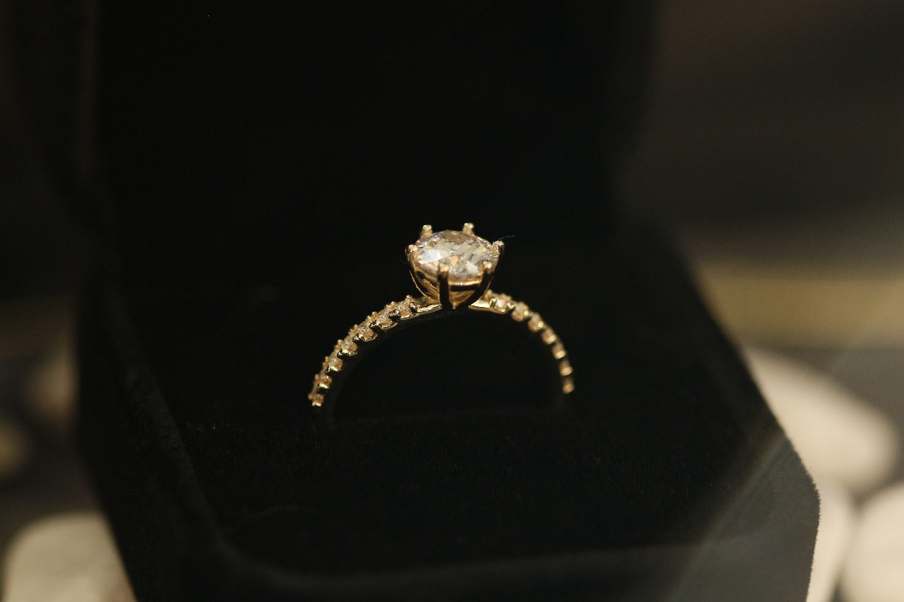 Round Brilliant Ring